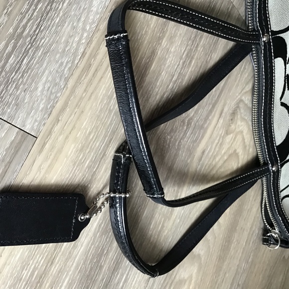 Coach purse Carryall in Signature Canvas and Leather Trim - Picture 6 of 9